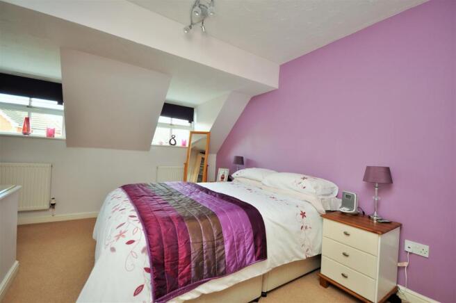 BEDROOM 2