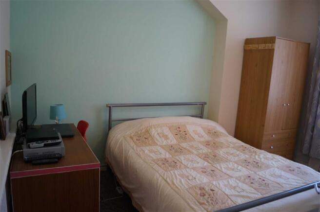 BEDROOM 2(REAR)
