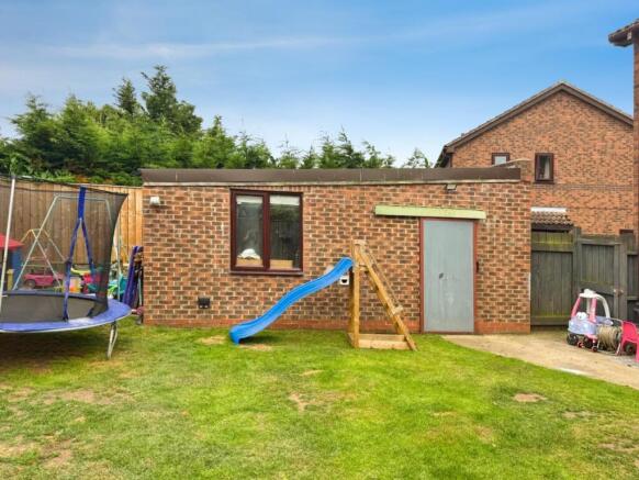 2 bed Semi-Detached for sale Image 11