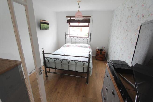 bed1.jpg