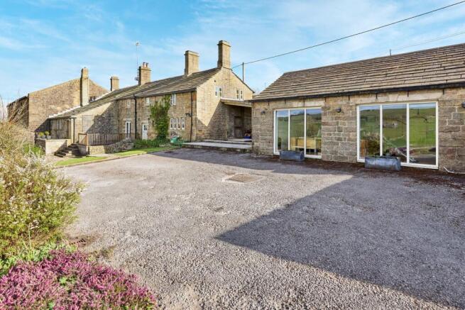 4 bed Detached for sale Image 9
