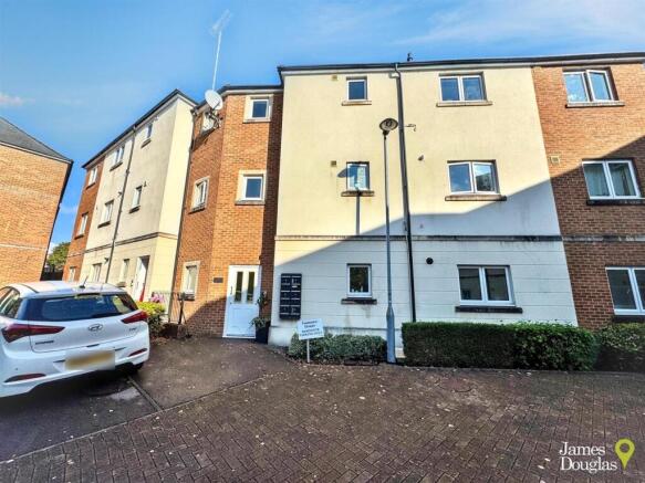 2-bed flat on Fosmaen House, Golden Mile View, Newport, £125,000
