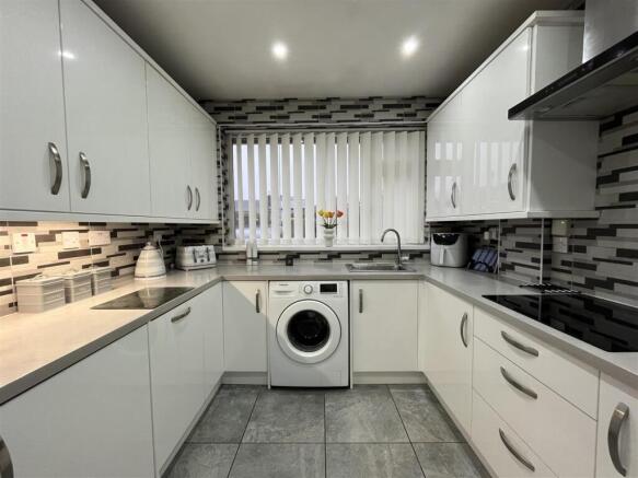 2 bed Semi-Detached Bungalow for sale Image 7