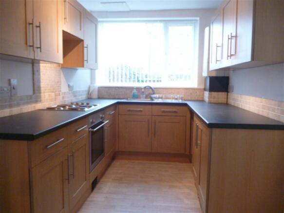2 bed Terraced to rent Image 5