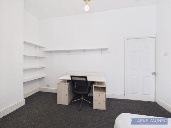 4 bed House Share to rent Image 11