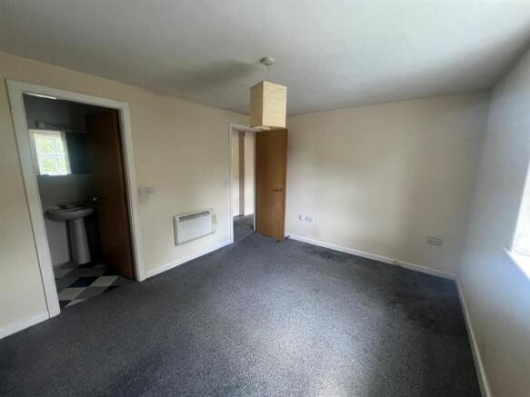 2 bed Flat for sale Image 8
