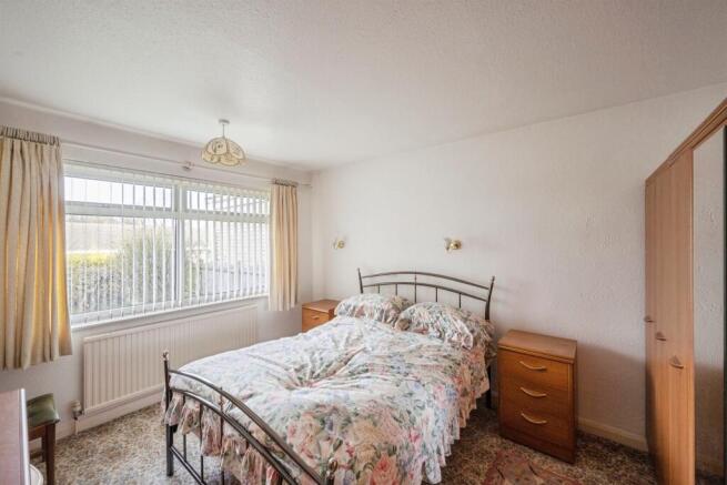 2 bed Semi-Detached Bungalow for sale Image 8