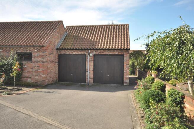 DOUBLE GARAGE