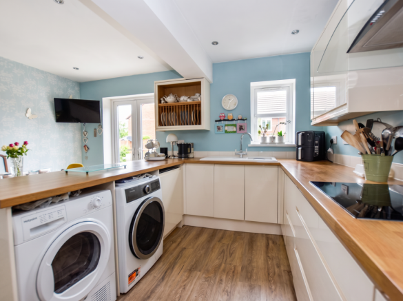 4 bed Detached for sale Image 5
