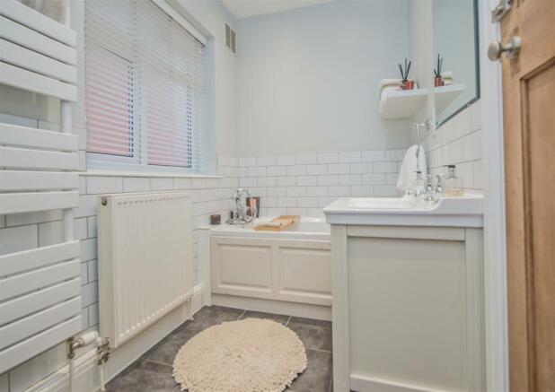 Bathroom / WC: