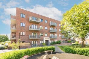 22, 3 Bluebell House, Springfield Drive, London SW17 0SR