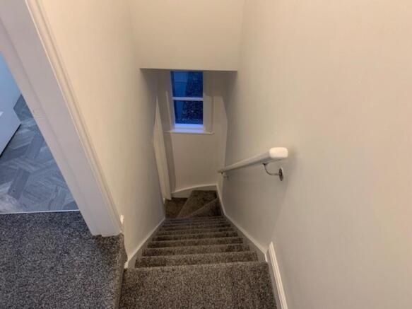 2 bed Terraced to rent Image 6