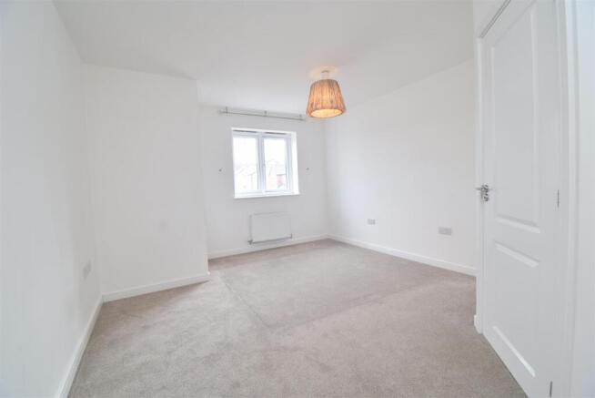 4 bed Detached to rent Image 10