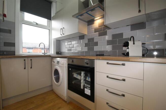3 bed Terraced to rent Image 4