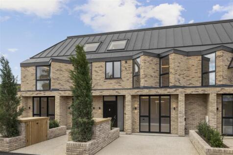 Winston Close, Haynt Walk, Raynes Park