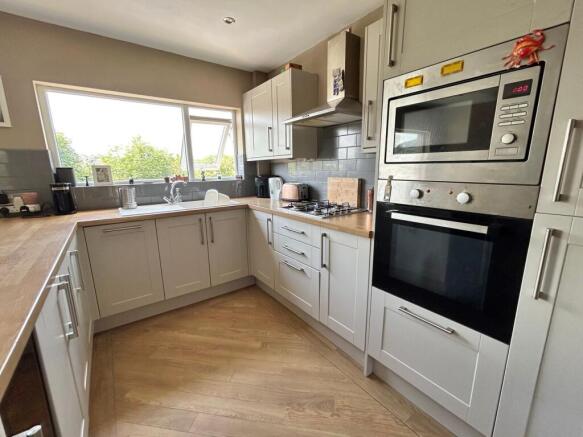 3 bed Semi-Detached for sale Image 7