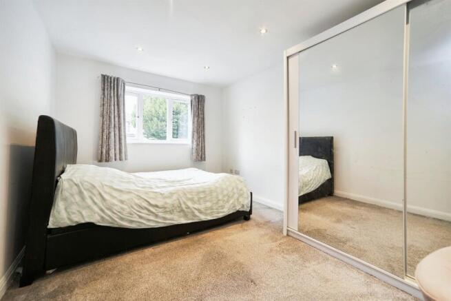 2 bed Flat for sale Image 5