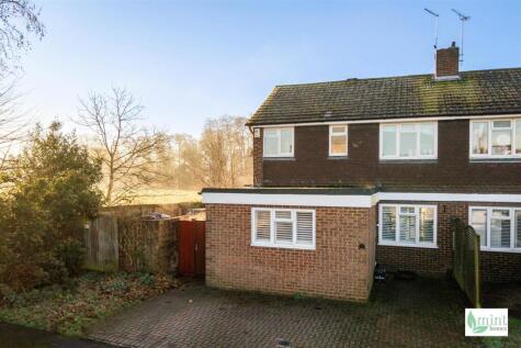 Matthew Arnold Close, Cobham