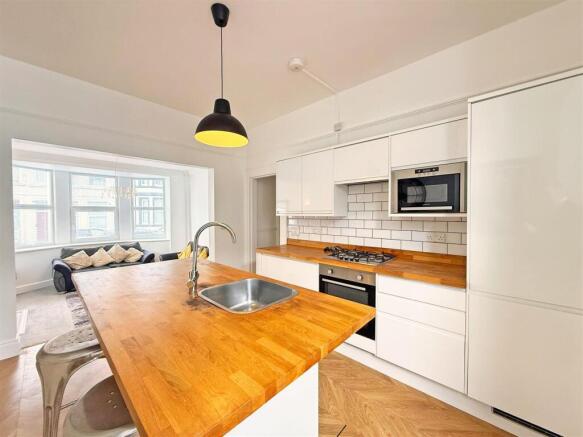 Whittington Street 68 - Kitchen FRONT.jpg