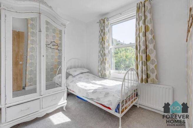 5 bed Detached for sale Image 10