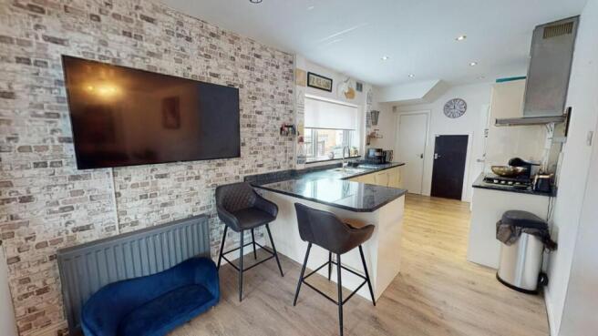 KITCHEN/DINING ROOM