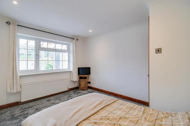 2 bed Semi-Detached Bungalow for sale Image 7