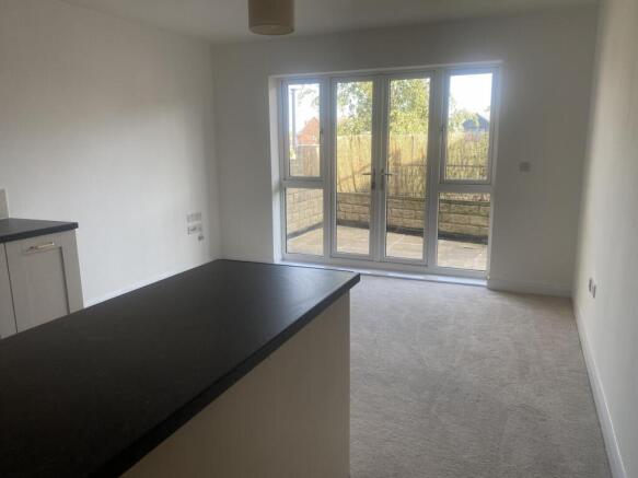 2 bed Apartment to rent Image 4