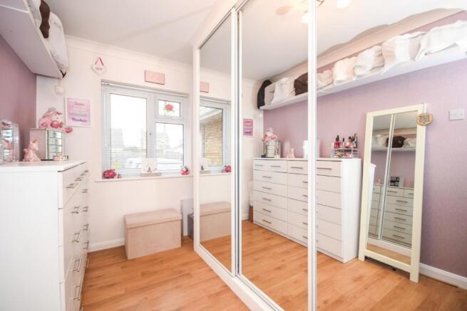 2nd Bedroom / Dressi