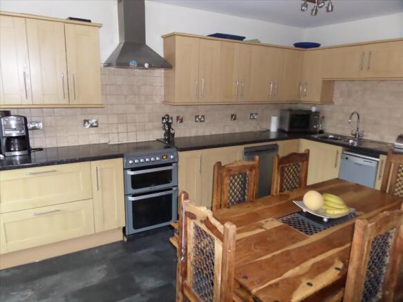 KITCHEN/BREAKFAST ROOM