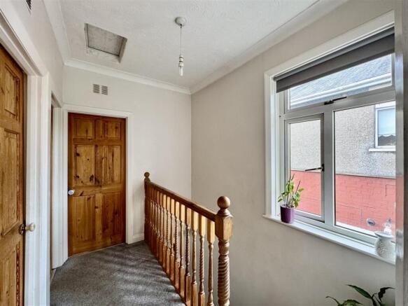 3 bed Semi-Detached for sale Image 9