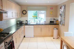 KITCHEN/BREAKFAST RO