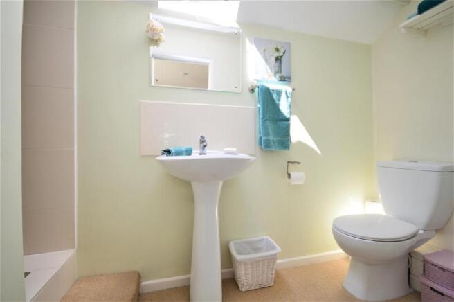 18 En Suite Bramble.JPG