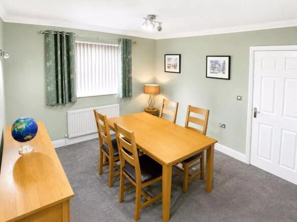 6 bed Detached for sale Image 11
