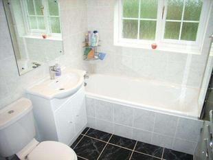 LUXURY FITTED BATHROOM