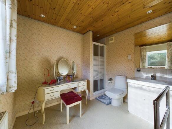 EN-SUITE SHOWER ROOM & DRESSING ROOM