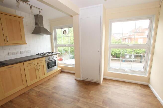 Kitchen aspect to front.JPG