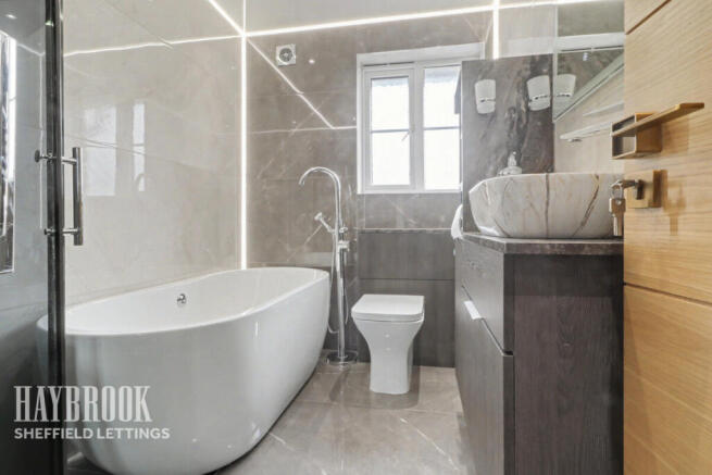 5 bed Detached to rent Image 12