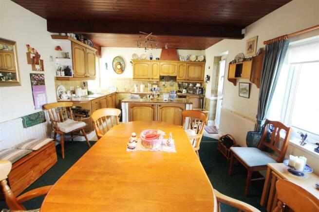 KITCHEN/BREAKFAST ROOM