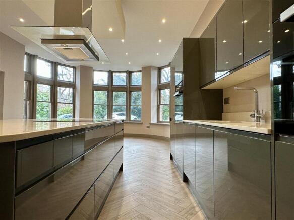 2 bed Apartment to rent Image 6