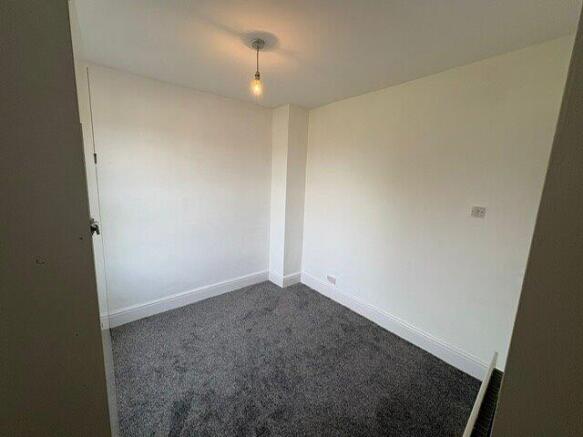 2 bed Terraced to rent Image 12