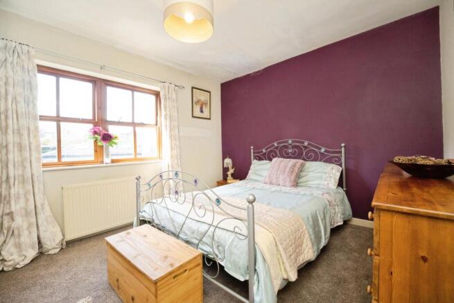 3 bed Town House for sale Image 9