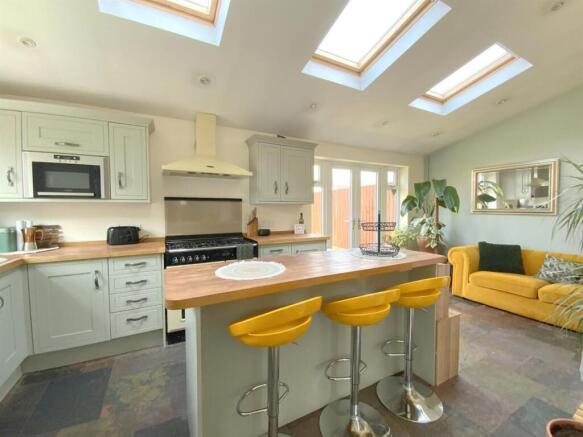 KITCHEN BREAKFAST ROOM