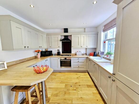4 bed Terraced for sale Image 5