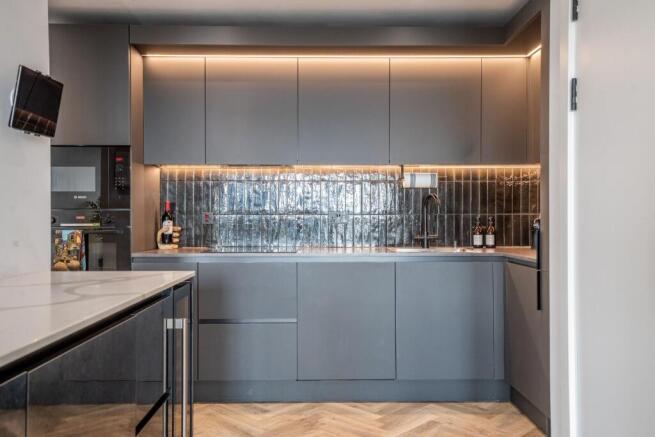 2 bed Apartment for sale Image 6