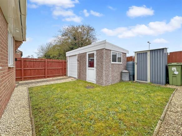 Low-Maintenance Garden 638