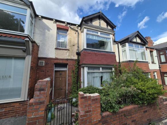 Five bedroom terrace house - For sale by auction