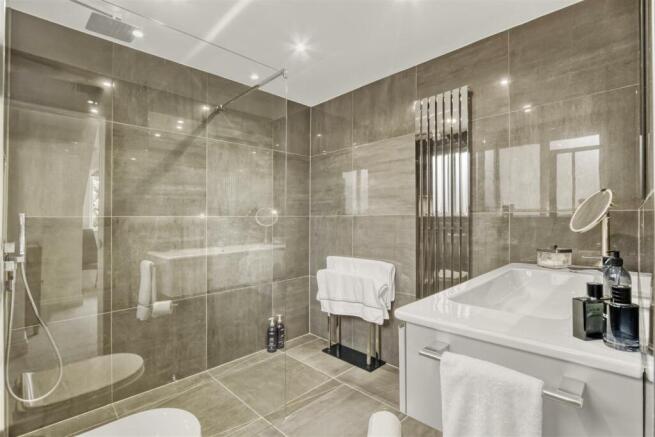 EN SUITE TO BEDROOM ONE