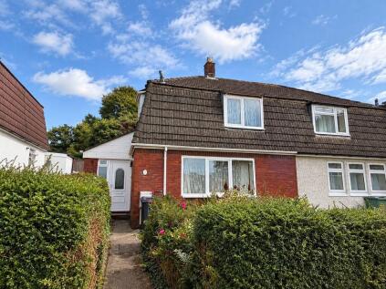 Hele Gardens, Plympton,Plymouth. 3 bedroom semi with modern kitchen, double glazing and GCH sold with no chain!!
