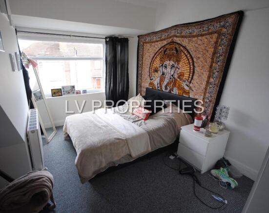 5 bed Semi-Detached to rent Image 4