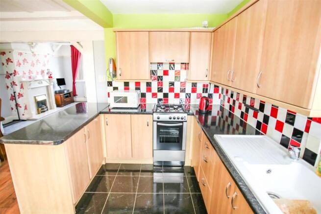FITTED KITCHEN